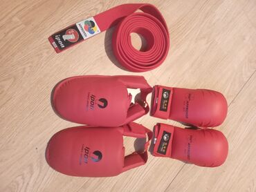 kapa i rukavice: Karate oprema rukavice papucice i pojas sve očuvano kao novo crvene