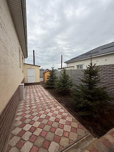 Продажа коттеджей и домов: ПРОДАЁТСЯ ОТЛИЧНЫЙ ДОМ❗️ 📍 ж/м Рухий-Мурас, Бишкек 🏠 Дом: 105 м² 🛏 — 18