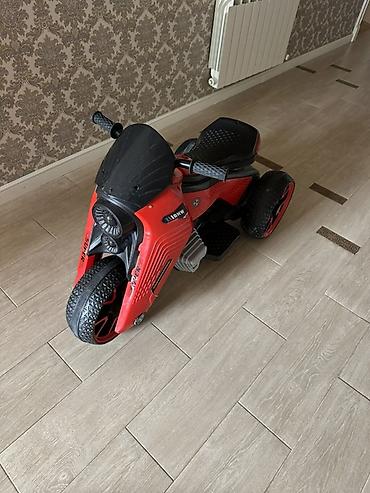 Uşaq üçün elektrik maşınları: Uşaq üçün elektrikli üçtəkər motosiklet (qırmızı) - Dizayn: idman — 3