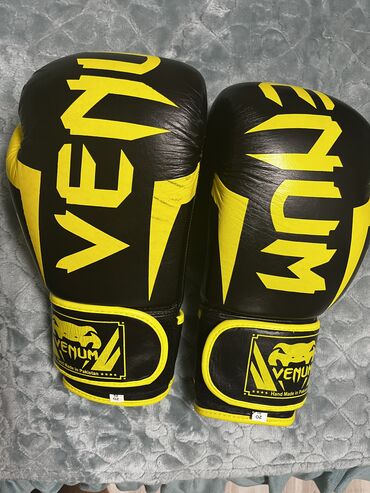 ������ ������������ в Кыргызстан | Перчатки: Продаю боксёрские перчатки VENUM 10uz(унций)