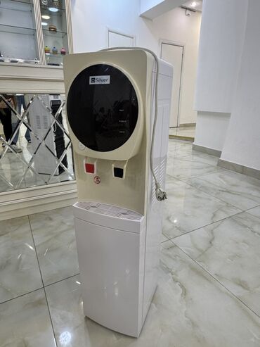 Pitiminutkalar: Silver markalı döşəməüstü su dispenseri - İsti və soyuq su