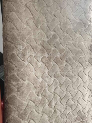 Tepisi i prostirke: TEPIH — 7