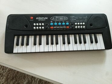Колье: USB kabeli olan uşaqlar üçün piano daxildir, lakin əldə etmək asandır