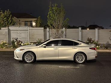 Lexus: Lexus ES: 2019 г., 2.5 л, Вариатор, Гибрид, Седан — 2