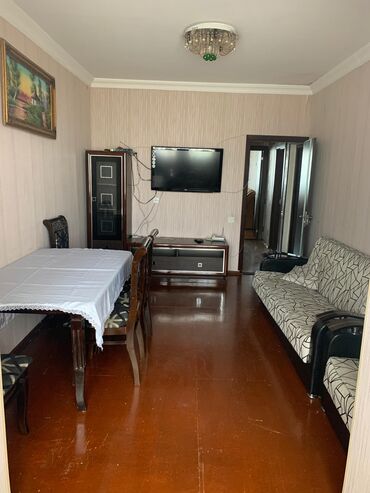 Uzunmüddətli kirayə mənzillər: Mənzilin təsviri: - Həyətyanı kompleksli, çoxmərtəbəli binada mənzil — 7