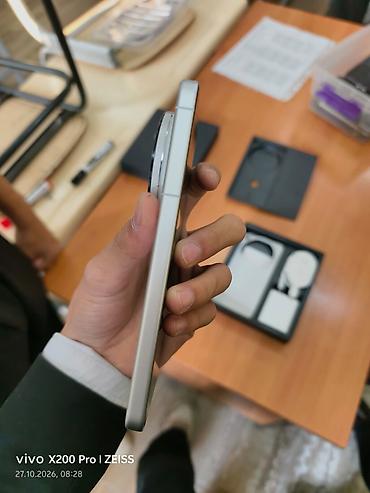pixel 8a: Vivo X300 Ultra, Новый, 256 ГБ, цвет - Белый, 1 SIM, 2 SIM — 8