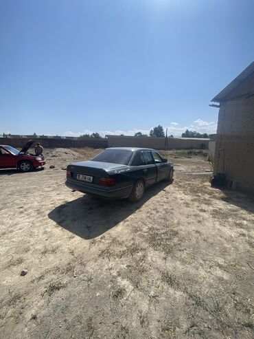 меняю на недвижимость: Mercedes-Benz W124: 1992 г., 2.3 л, Механика, Бензин, Седан