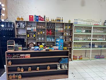 Sifarişlə şərab evi üçün vitrinlər: 1 eded Çaxır vitrini Siqaret polkası İçki üçün Mebel Demir vitrin 3 -da lalafo.az — 5 Sifarişlə şərab evi üçün vitrinlər: 1 eded Çaxır vitrini Siqaret polkası İçki üçün Mebel Demir vitrin 3 — 5