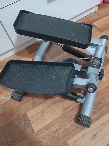 Ostale sprave za vežbanje: Steper je potpuno ispravan,u odlicnom je stanju sa sitnim tragovima — 3