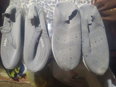 Ayaqqabılar: Boz rəngdə slip-on idman ayaqqabıları dəsti. - Model: 2 cüt slip-on