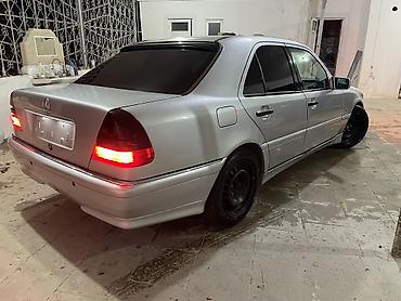 mos: Mercedes-Benz C-Class: 2.2 l | 1994 il Sedan — 9