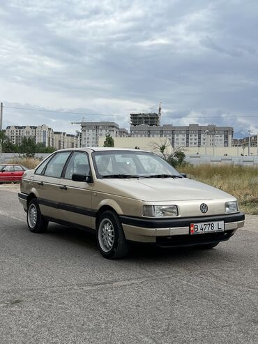субару b3: Volkswagen Passat: 1988 г., 1.8 л, Механика, Бензин, Седан