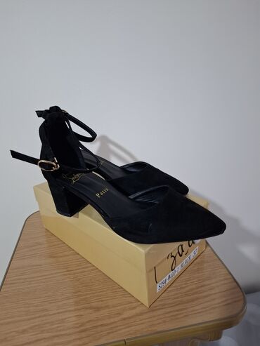 свадебная обувь: Туфли, 37, Christian Louboutin, Колдонулган, түсү - Кара