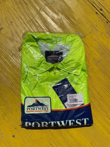 Botinkalar: Qara rəngdə uniseks təhlükəsizlik botları iş mühitində ayaqları — 23