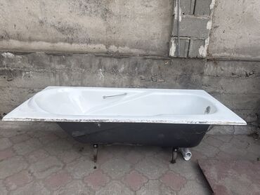 ёмкость для воды: Ванна чугунная с подголовником качества отлично