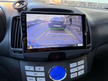 Hyundai: Hyundai Elantra sedan - Korpus: 4 qapılı sedan, qara rəng - Mühərrik — 13