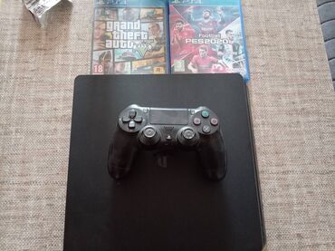 PS4 (Sony Playstation 4): Playstation 4 slim 500 gb 1 pult ideal vezietde 2 disk verirem usdunde
