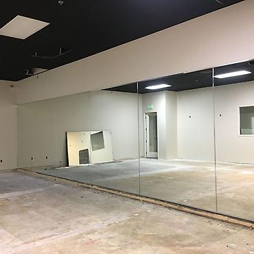 Зеркала: Зеркало для спортзала, состоящее из нескольких панелей. Подходит для — 9