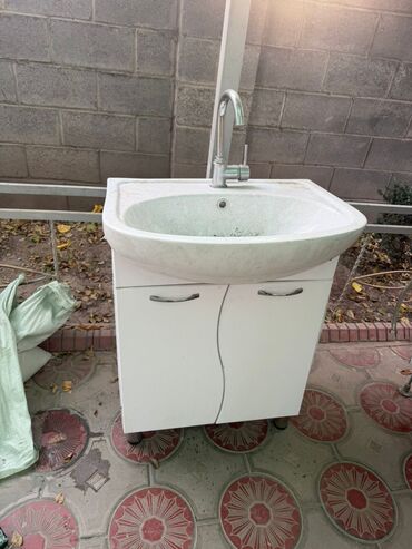 требуется пасуда мойщица: Продаю умывальник отл состояние