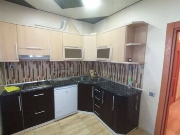 Ofislər: Yasamalda 5 mərtəbəli binanın 1-ci mərtəbəsində yerləşən 3otağlı — 11