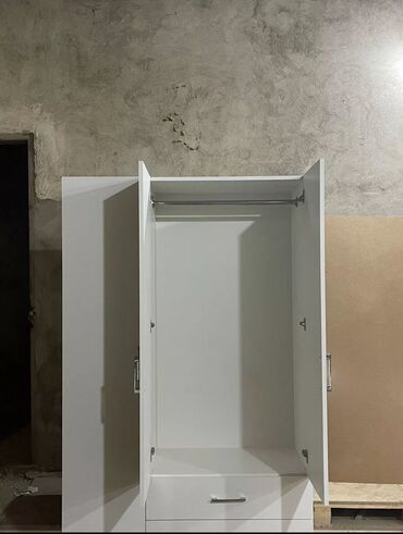 Dolablar: Yeni, Açılan, 3 qapılı Düz dolab, Dolab-asılqan, Rusiya — 14