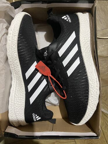 Кроссовки и спортивная обувь: Мужские кроссовки, 44, Adidas, Новый, цвет - Черный, Самовывоз, Платная доставка