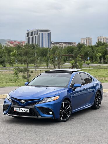 машина семейная: Toyota Camry: 2019 г., 2.5 л, Типтроник, Бензин, Седан