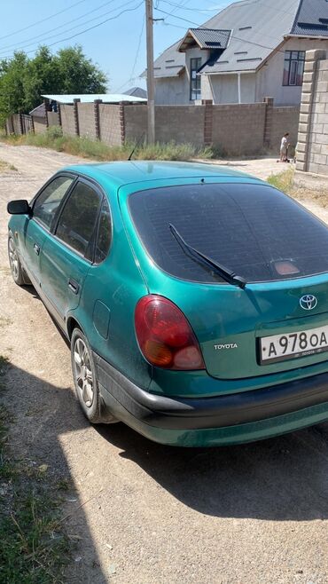 машин: Toyota Corolla: 1998 г., 1.6 л, Механика, Бензин, Хэтчбэк