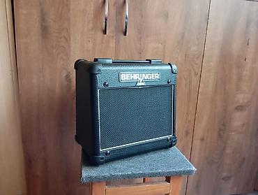 wireless speaker: Комбоусилитель для электрогитары Behringer (серия GM/SS, на панели — 3