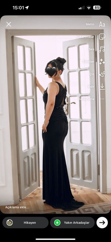 qadin eynekleri instagram: Qara rəngli uzun ziyafət/libas - Model: Asimmetrik bir tərəfli