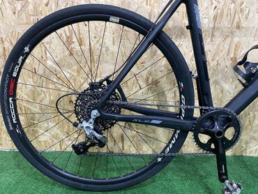 İdman velosipedləri: Karbon yol/gravl velosipedi Texniki xüsusiyyətlər: - Karbon monokok — 8