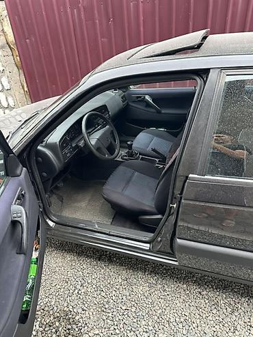 Volkswagen: Volkswagen Passat: 1993 г., 1.8 л, Механика, Бензин, Седан — 3