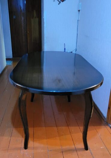 Qonaq masası, İşlənmiş, Açılmayan, Oval masa