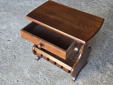 Stilski klub stolovi: Drveni stočić s policom za časopise i fiokom - Materijal: masivno — 3