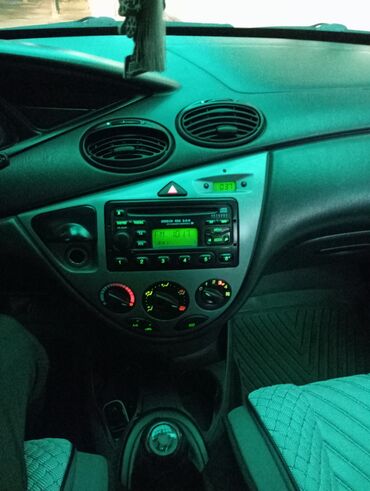 Ford: Ford Focus: 2002 г., 1.6 л, Механика, Бензин, Хэтчбэк — 9