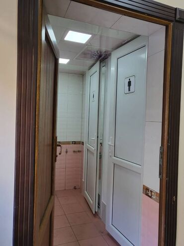 Ofislər: Azadliq metrosunun yaxınlığında təmirli obyekt ümumi sahəsi 110 kv,m — 13