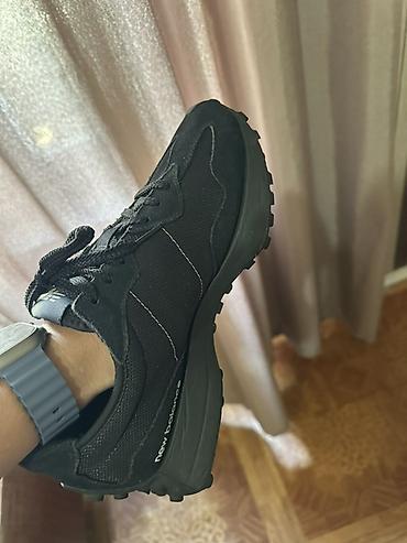 Жеке буюмдар: Эркектердин кроссовкасы, 42, New Balance, Колдонулган, түсү - Кара — 3