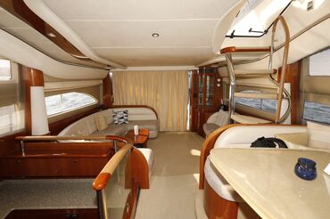 Водный транспорт: Роскошная Белоснежная моторная яхта классического дизайна - воплощение — 9