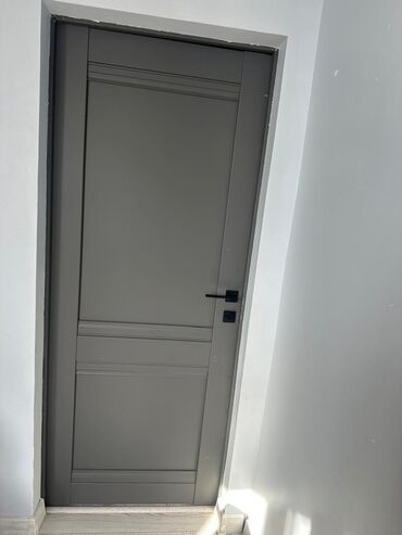 кухонный шкафчик: Межкомнатная дверь со стеклом, Окрашенная, цвет - Серый, x 80 см, Б/у