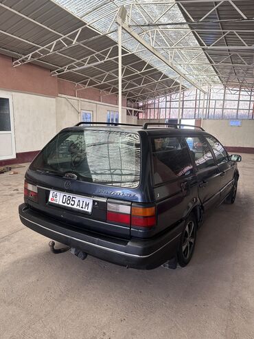 авто малолитрашка: Volkswagen Passat: 1993 г., 1.8 л, Механика, Бензин, Универсал