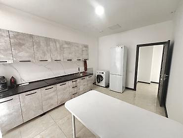 Коммерциялык мүлк: Кеңселерди ижаралоо, 100 м², Бизнес борборунда, Тоолор көрүнүп турат, 1-катар, Өзүнчө ашканасы менен — 8