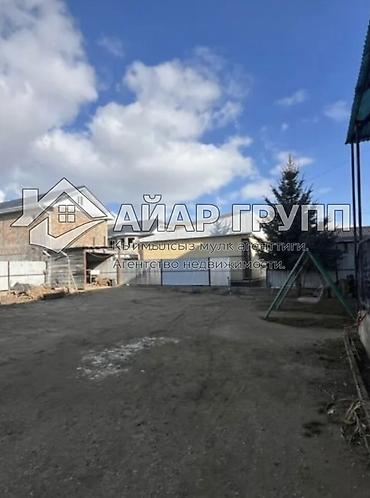 Продажа коттеджей и домов: 🔷 Продаётся просторный дом в центре Чолпон-Аты! 🔷 📍 Напротив — 16