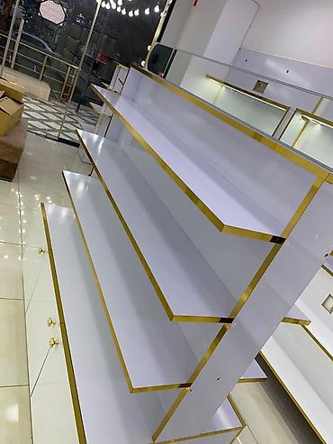 Mağaza vitrin dəsti – LED işıqlı divar rəfləri və mərkəz stendi - — 7