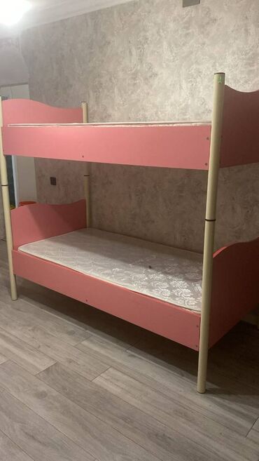 кровать: Qız üçün, İşlənmiş, 2 təknəfərlik çarpayı, Yazı masası, Dolab