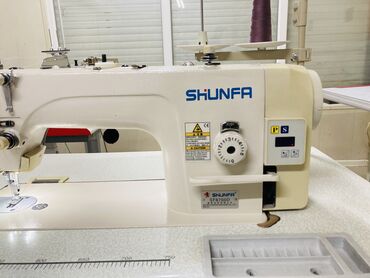 бытовые техника: Швейная машина Полуавтомат