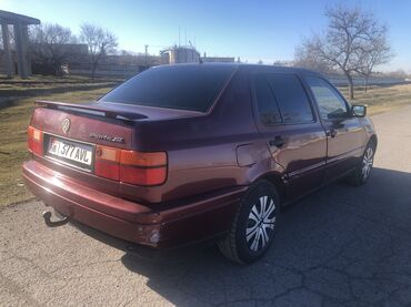 Volkswagen: Volkswagen Vento: 1993 г., 2 л, Механика, Бензин, Седан — 8