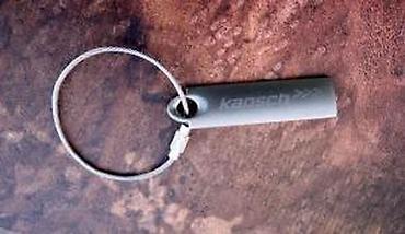 Ostali antikviteti: Metalni privesci za ključeve - Kapsch, Recom & Čuvar novčića. Cena — 15