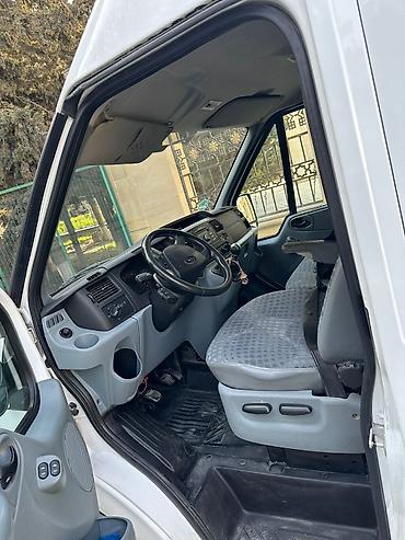 Ford: Ford Transit: 2.4 l | 2010 il 202700 km Van body type — 8