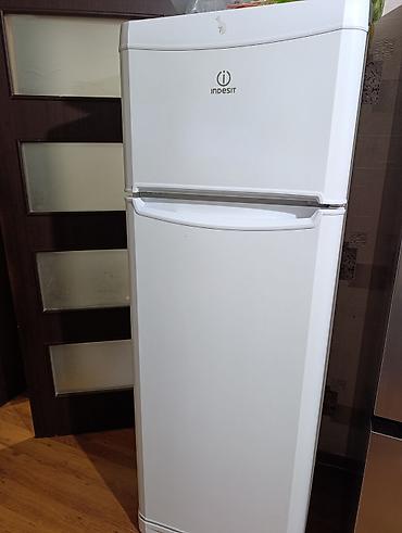 Холодильник Indesit, двухкамерный (верхняя морозильная камера, нижнее