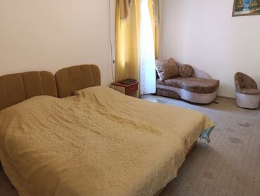 Посуточная аренда квартир: Elmlər Akademiyasına yaxın 1 otaqlı 2çarpyılı ev tələbələr